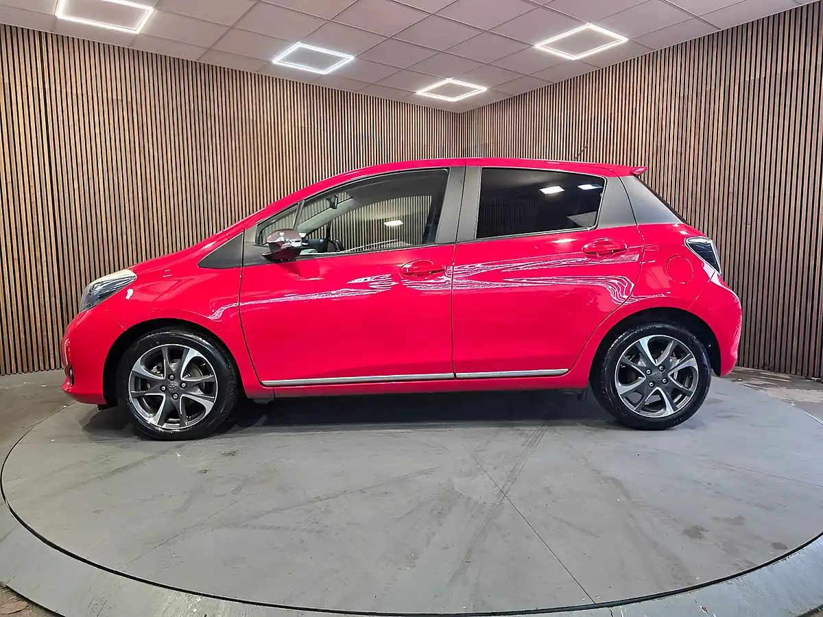 Used 2014 Toyota Yaris Trend Red - Interior and Exterior details 5