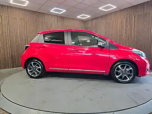 Used 2014 Toyota Yaris Trend Red - Interior and Exterior details 7