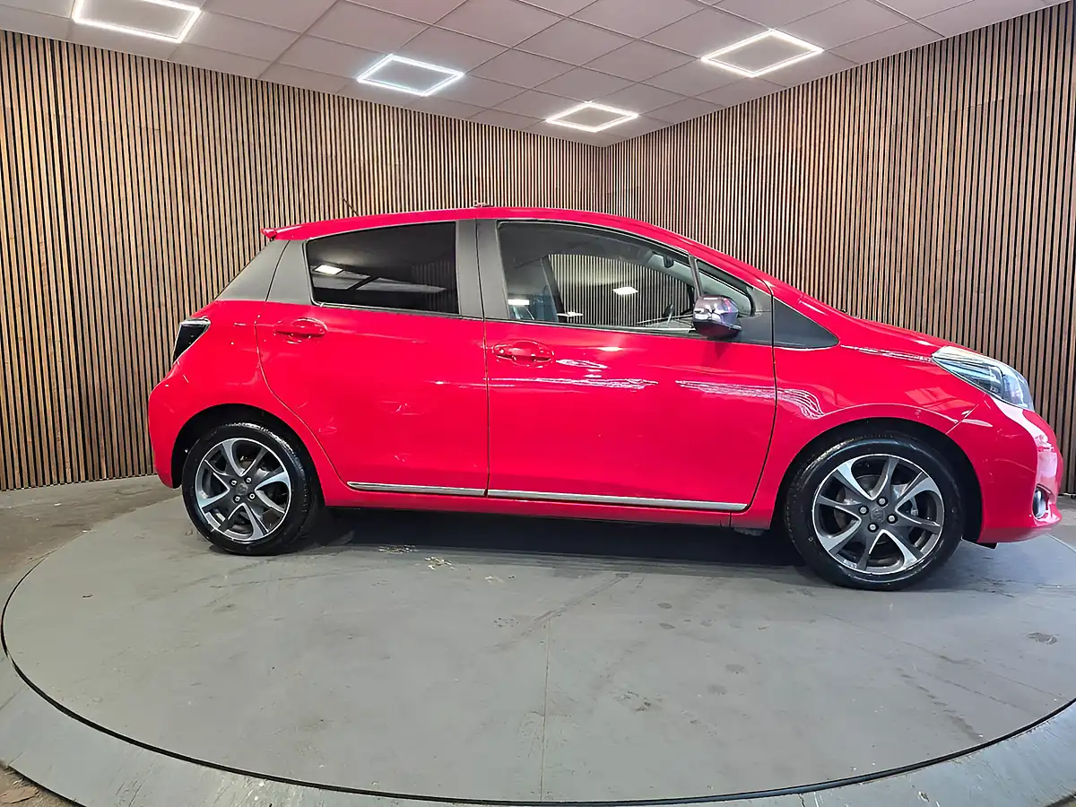 Used 2014 Toyota Yaris Trend Red - Interior and Exterior details 7