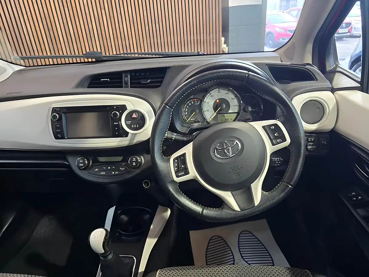 Used 2014 Toyota Yaris Trend Red - Interior and Exterior details 9