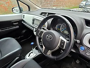 Used 2014 Toyota Yaris Trend Silver - Interior and Exterior details 13