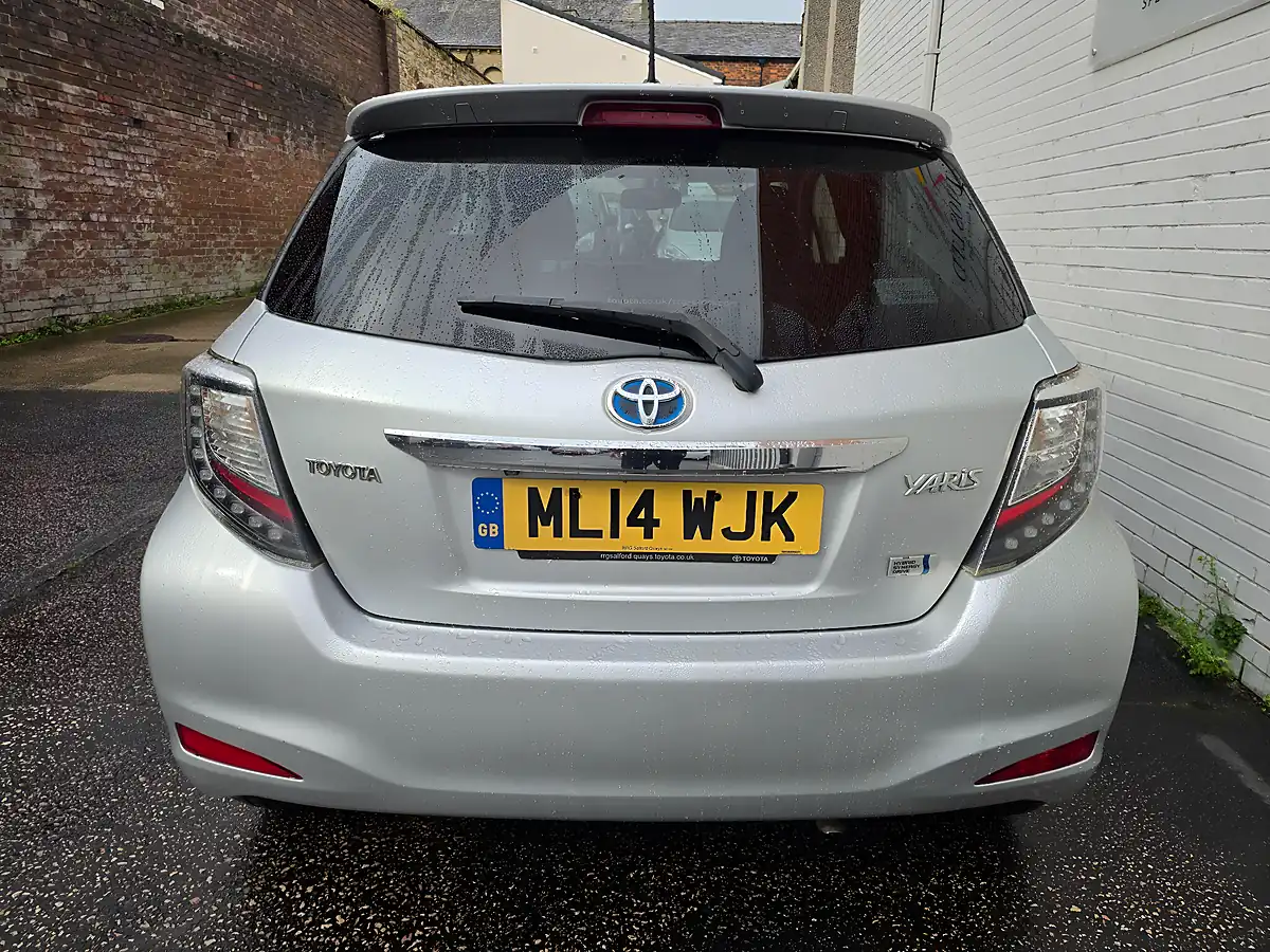 Used 2014 Toyota Yaris Trend Silver - Interior and Exterior details 15