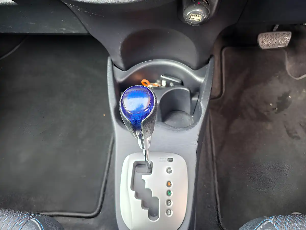 Used 2014 Toyota Yaris Trend Silver - Interior and Exterior details 16