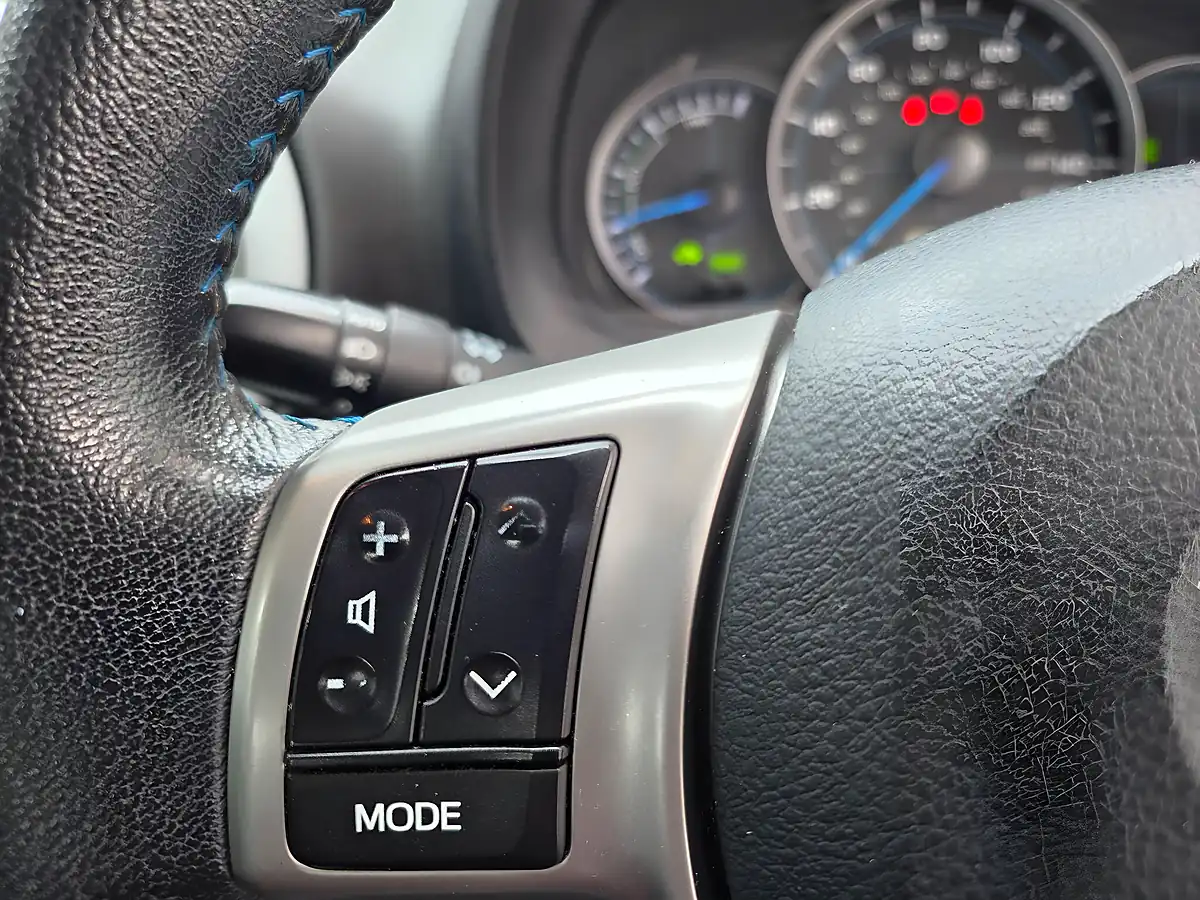 Used 2014 Toyota Yaris Trend Silver - Interior and Exterior details 17