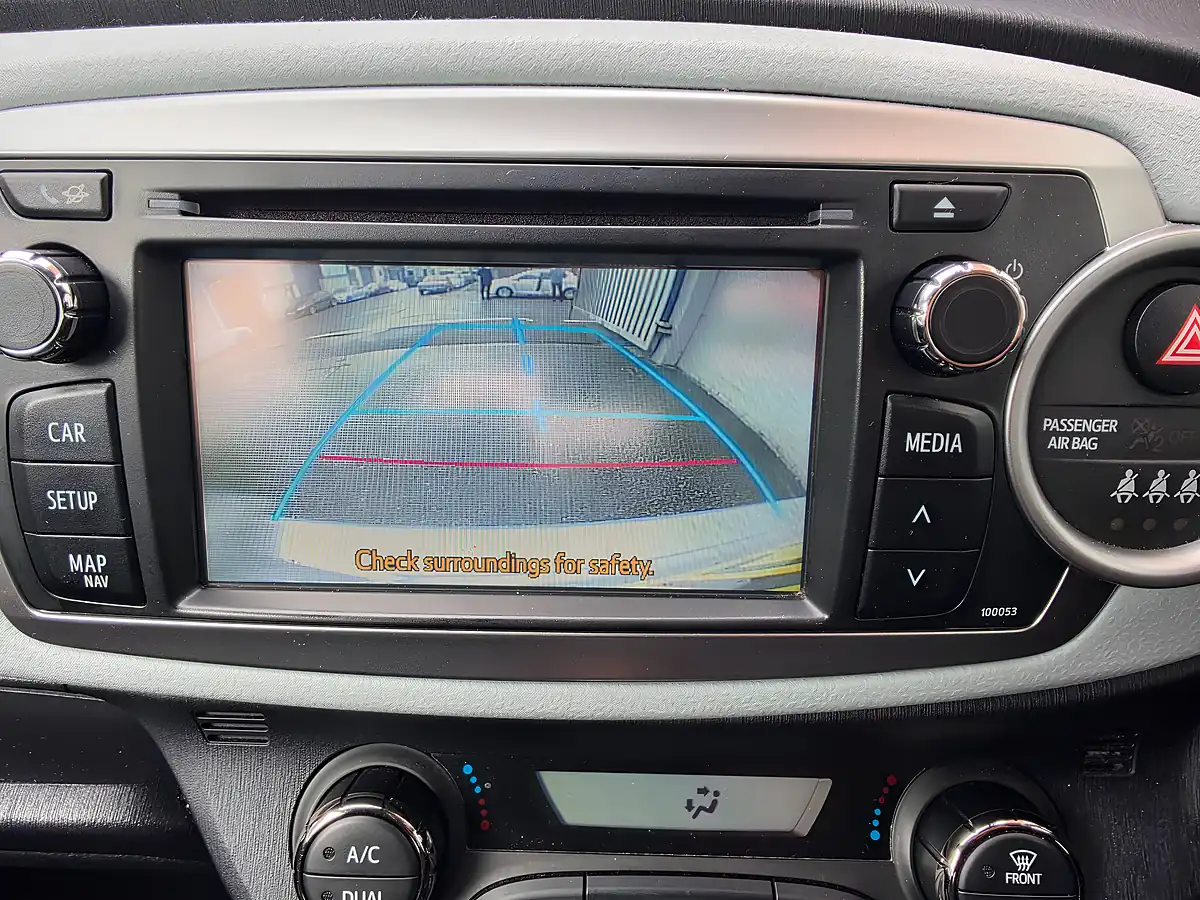 Used 2014 Toyota Yaris Trend Silver - Interior and Exterior details 18