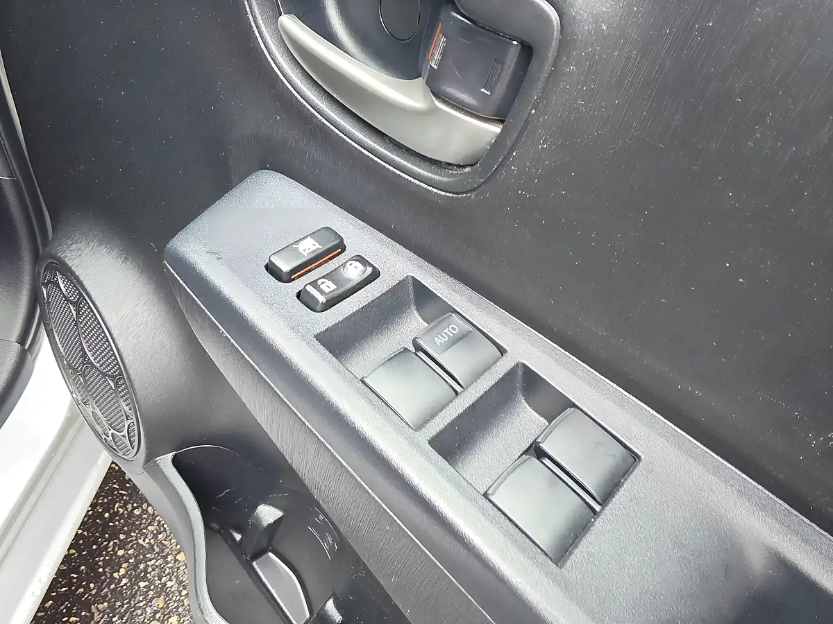 Used 2014 Toyota Yaris Trend Silver - Interior and Exterior details 20