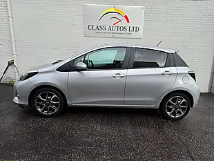 Used 2014 Toyota Yaris Trend Silver - Interior and Exterior details 4