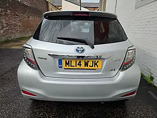 Used 2014 Toyota Yaris Trend Silver - Interior and Exterior details 7