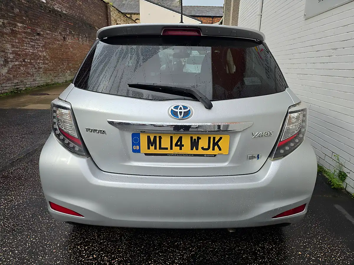 Used 2014 Toyota Yaris Trend Silver - Interior and Exterior details 7