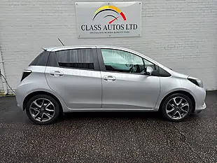 Used 2014 Toyota Yaris Trend Silver - Interior and Exterior details 8