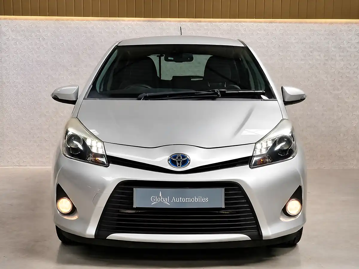 Used 2014 Toyota Yaris Trend Tyrol Silver - Interior and Exterior details 11