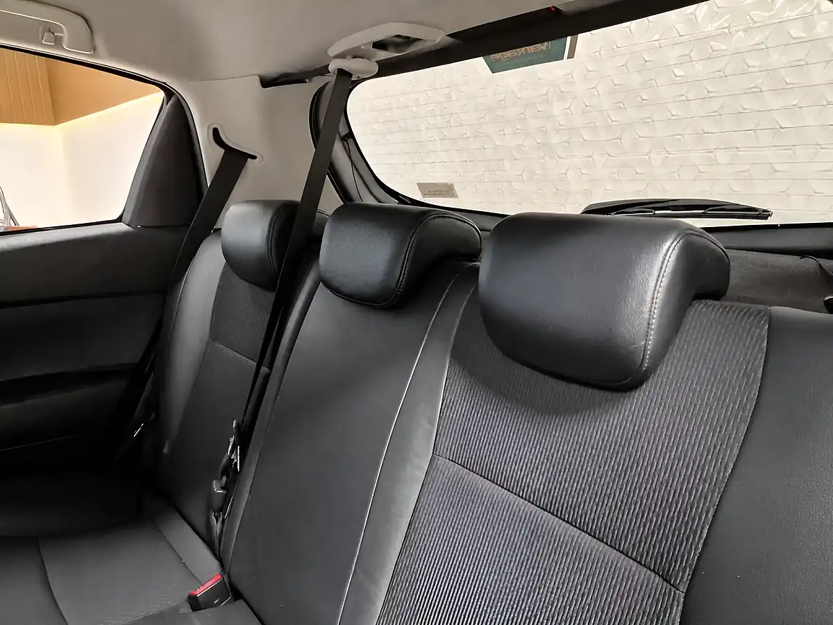 Used 2014 Toyota Yaris Trend Tyrol Silver - Interior and Exterior details 12