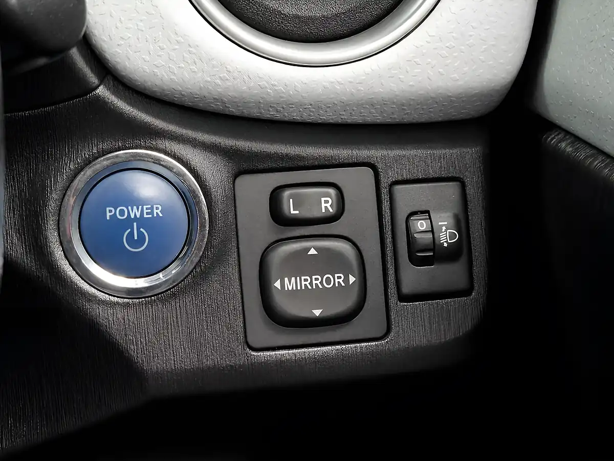 Used 2014 Toyota Yaris Trend Tyrol Silver - Interior and Exterior details 19