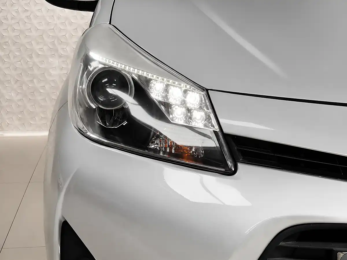 Used 2014 Toyota Yaris Trend Tyrol Silver - Interior and Exterior details 7