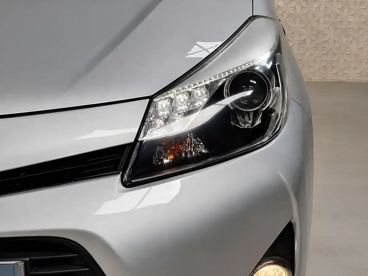 Used 2014 Toyota Yaris Trend Tyrol Silver - Interior and Exterior details 9