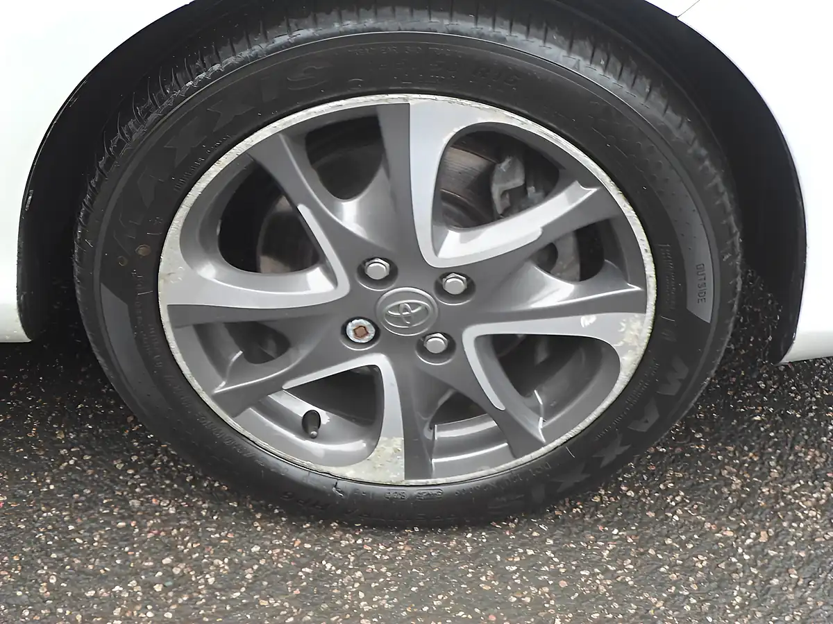 Used 2014 Toyota Yaris Trend White - Interior and Exterior details 11