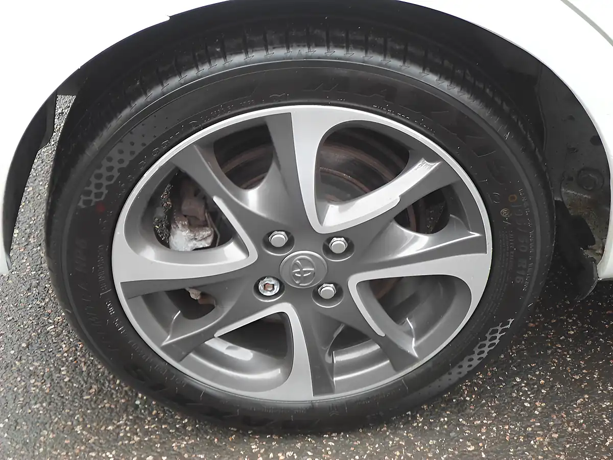 Used 2014 Toyota Yaris Trend White - Interior and Exterior details 12