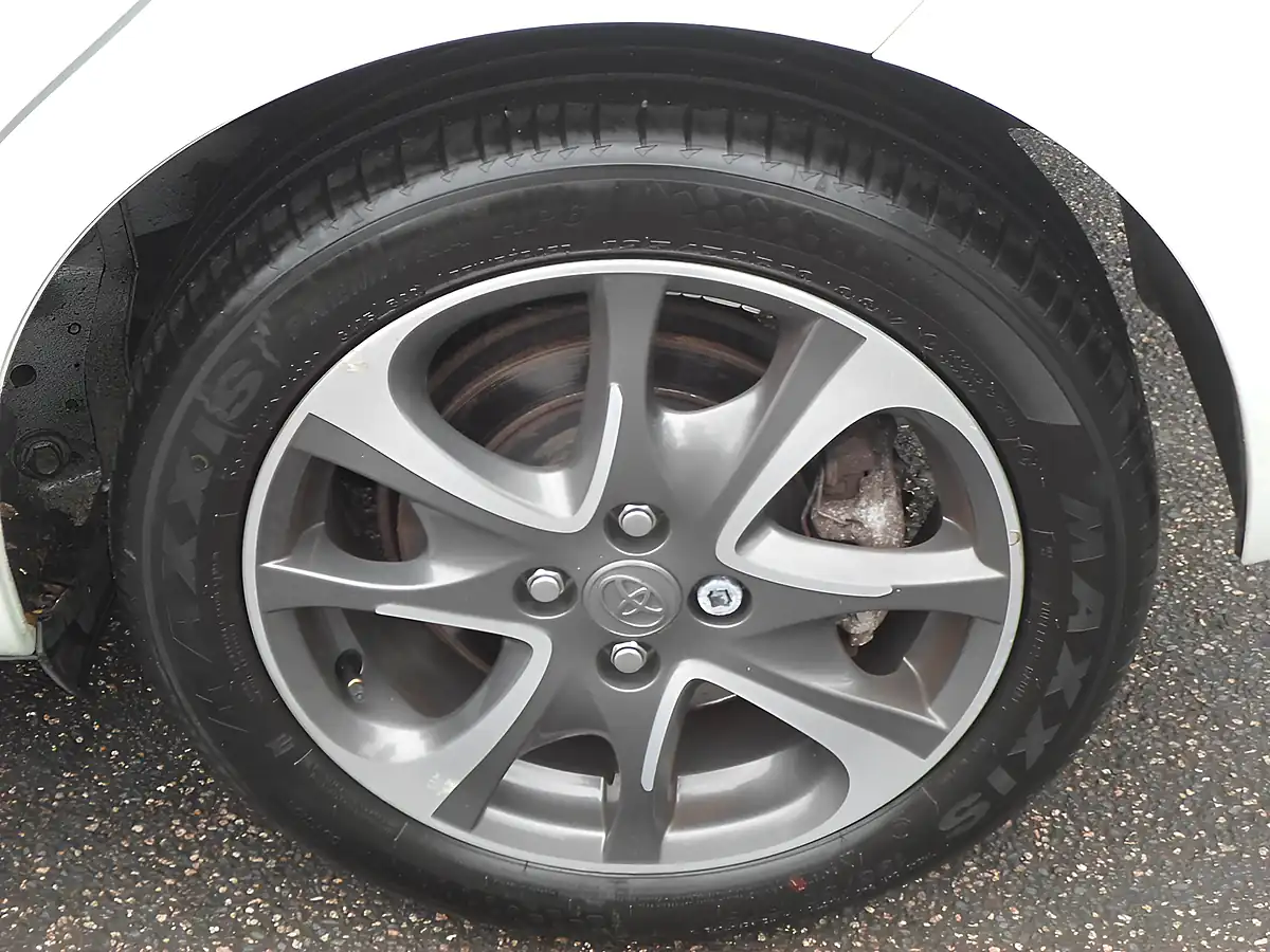 Used 2014 Toyota Yaris Trend White - Interior and Exterior details 13