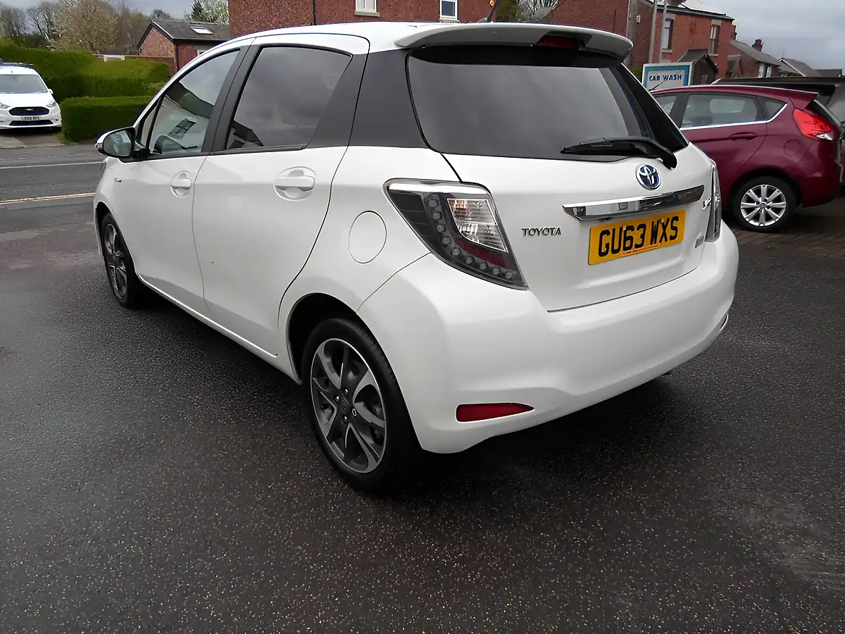 Used 2014 Toyota Yaris Trend White - Interior and Exterior details 2