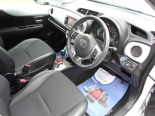 Used 2014 Toyota Yaris Trend White - Interior and Exterior details 3
