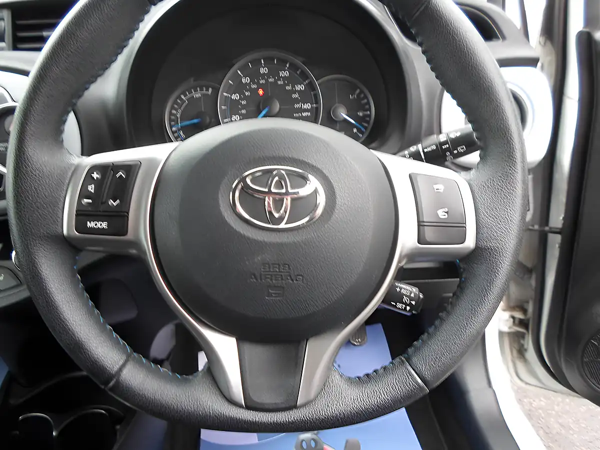 Used 2014 Toyota Yaris Trend White - Interior and Exterior details 5