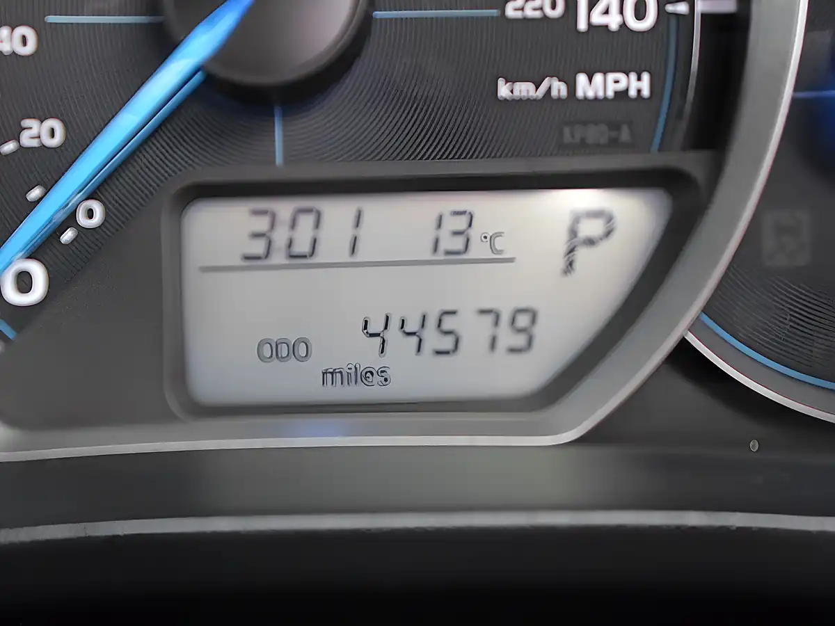 Used 2014 Toyota Yaris Trend White - Interior and Exterior details 6