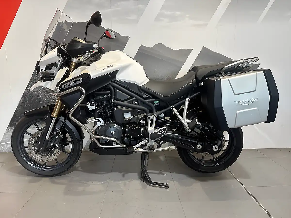 Used 2014 Triumph Explorer White - Interior and Exterior details 2