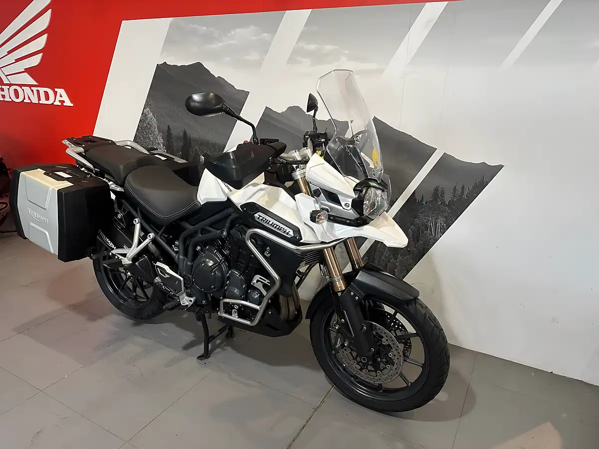 Used 2014 Triumph Explorer White - Interior and Exterior details 3