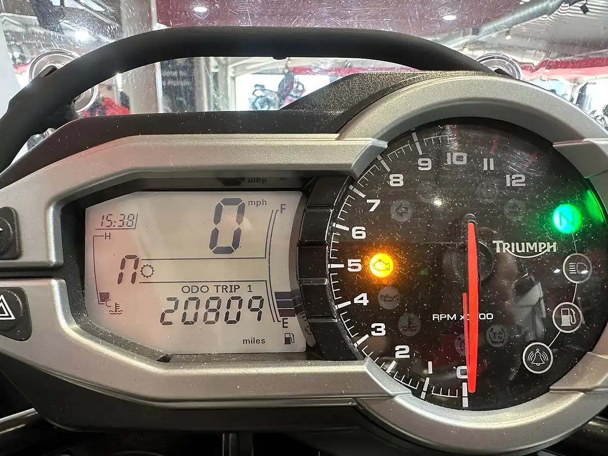 Used 2014 Triumph Explorer White - Interior and Exterior details 5