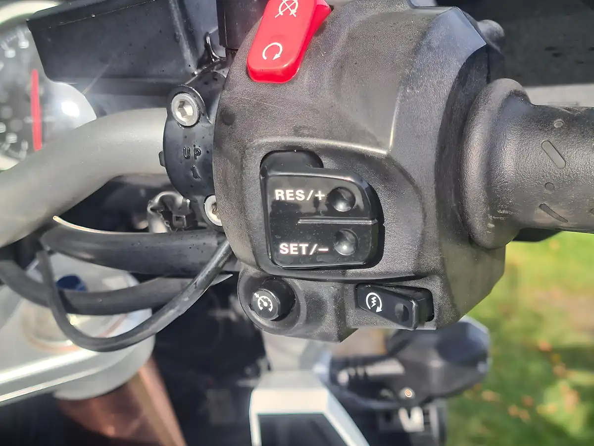 Used 2014 Triumph Explorer Xc White - Interior and Exterior details 17