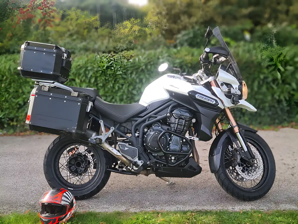 Used 2014 Triumph Explorer Xc White - Interior and Exterior details 4