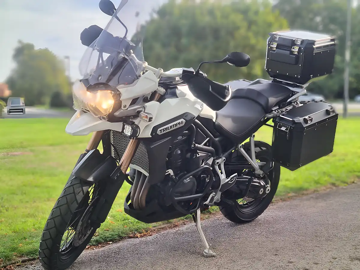 Used 2014 Triumph Explorer Xc White - Interior and Exterior details 9