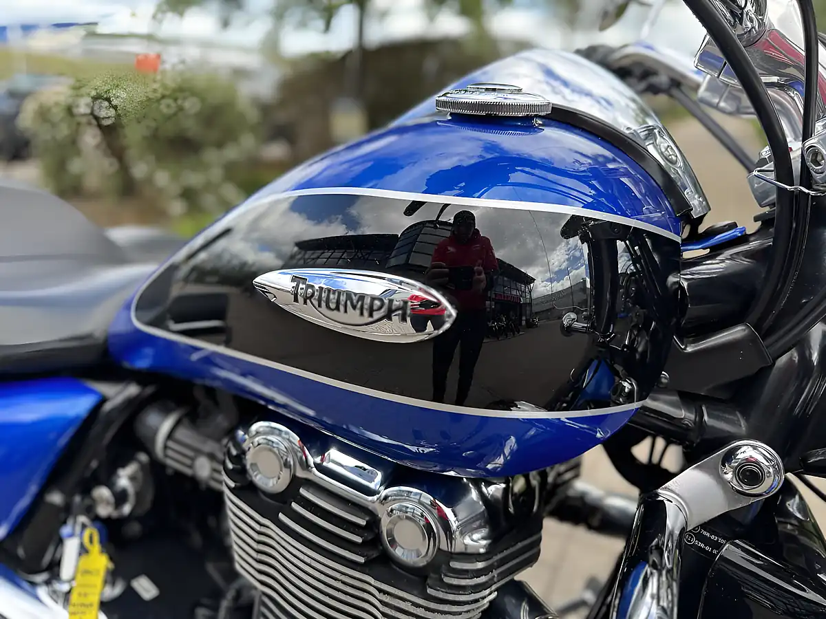 Used 2014 Triumph Thunderbird 1600 Blue - Interior and Exterior details 11