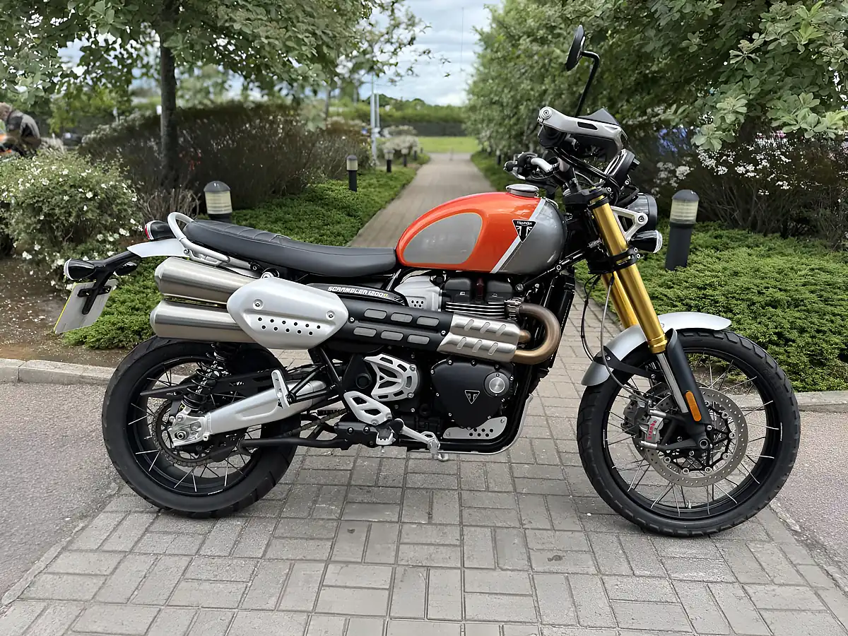 Used 2014 Triumph Thunderbird 1600 Blue - Interior and Exterior details 13