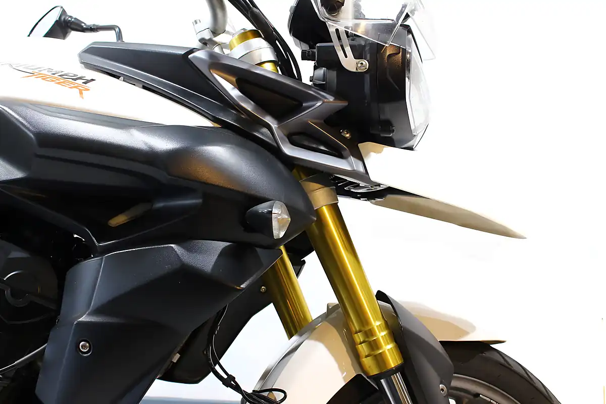 Used 2014 Triumph Tiger 800 White - Interior and Exterior details 4