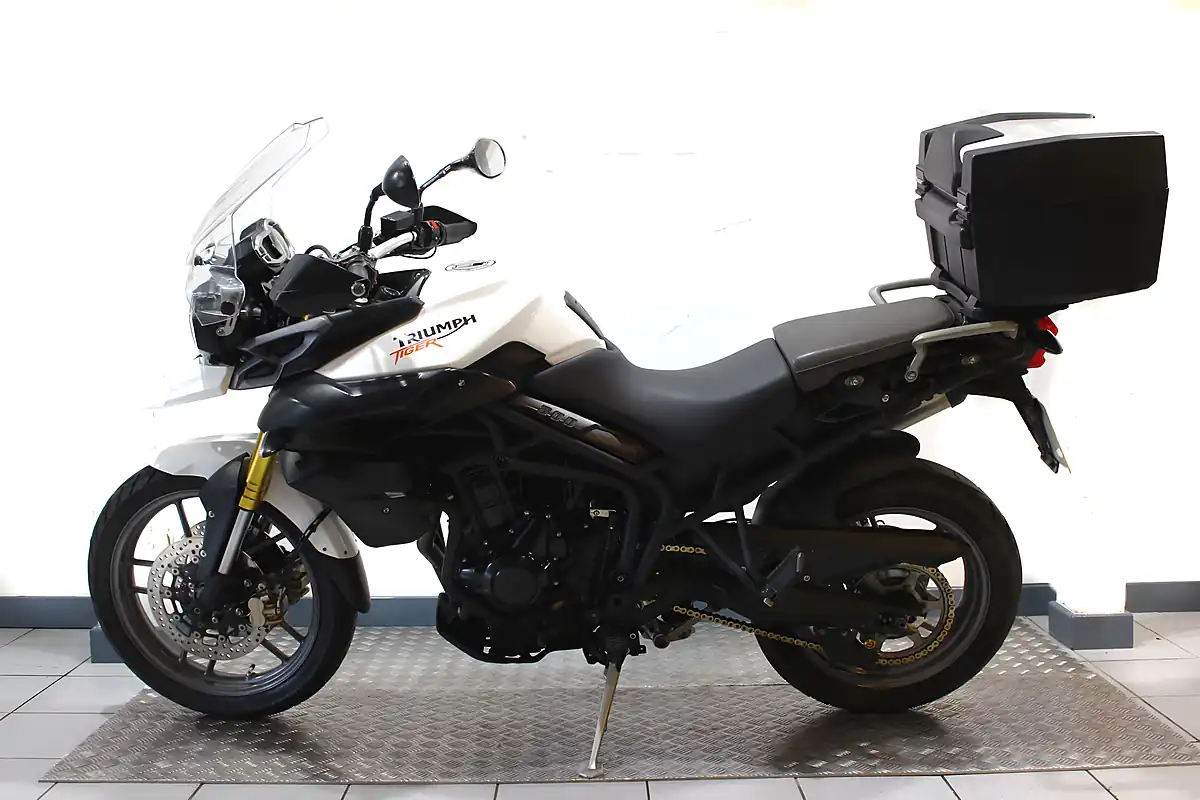 Used 2014 Triumph Tiger 800 White - Interior and Exterior details 9