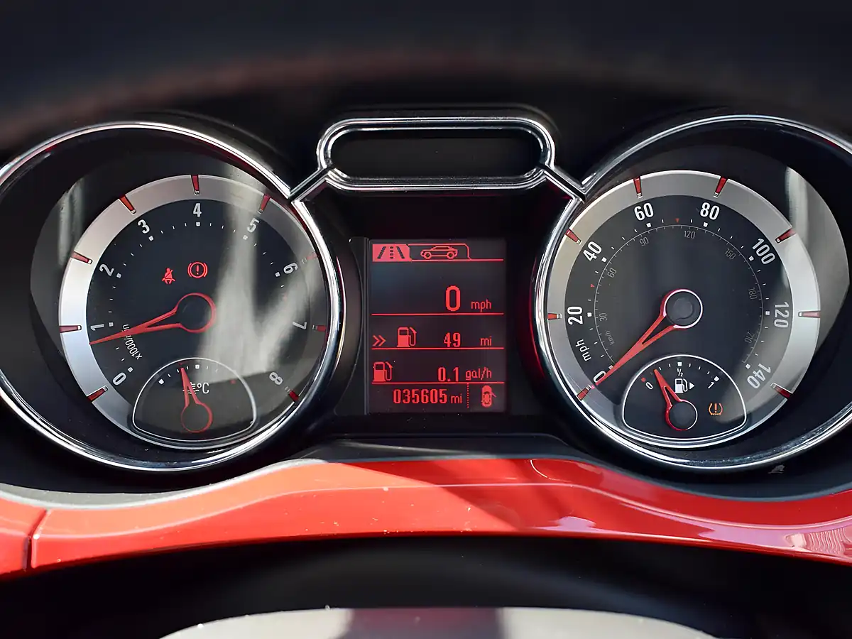 Used 2014 Vauxhall Adam Glam White - Interior and Exterior details 10