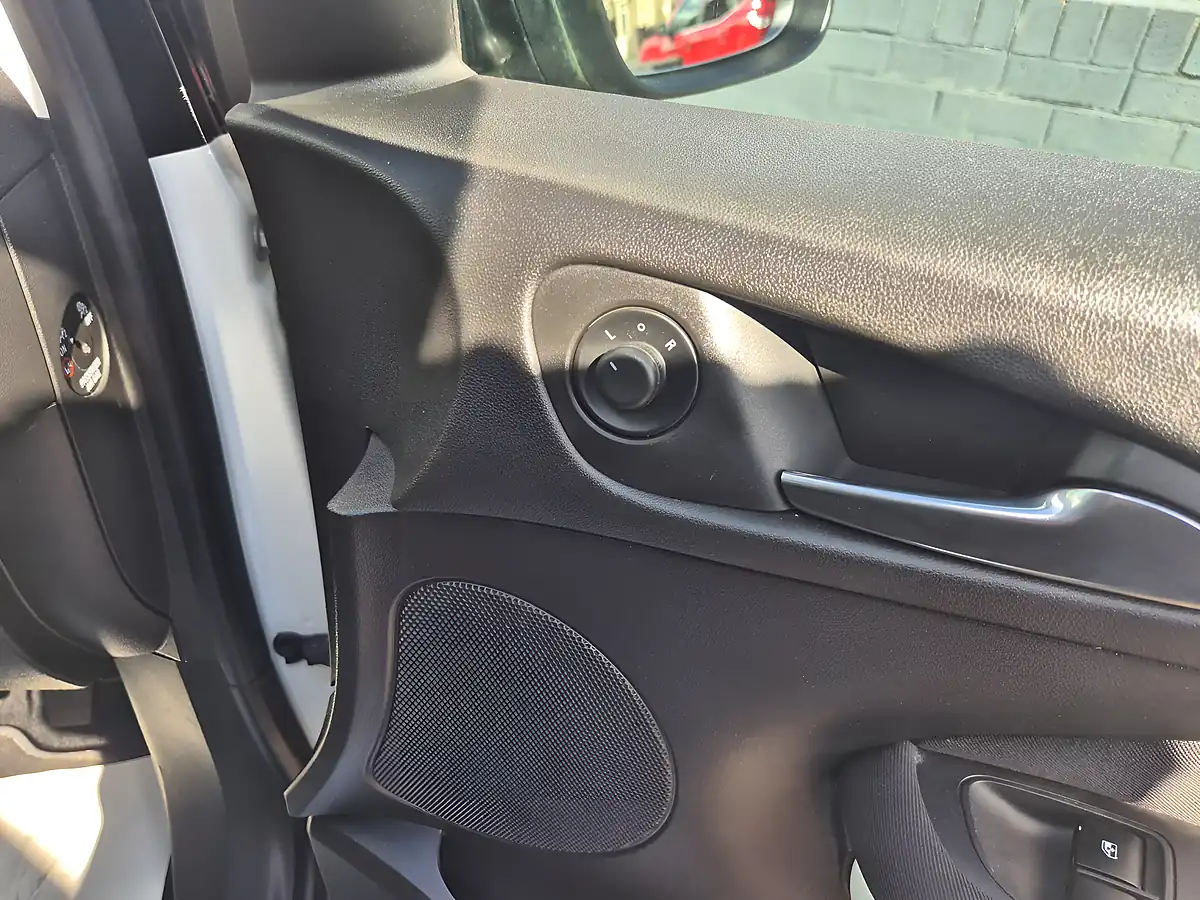 Used 2014 Vauxhall Adam Jam White - Interior and Exterior details 15