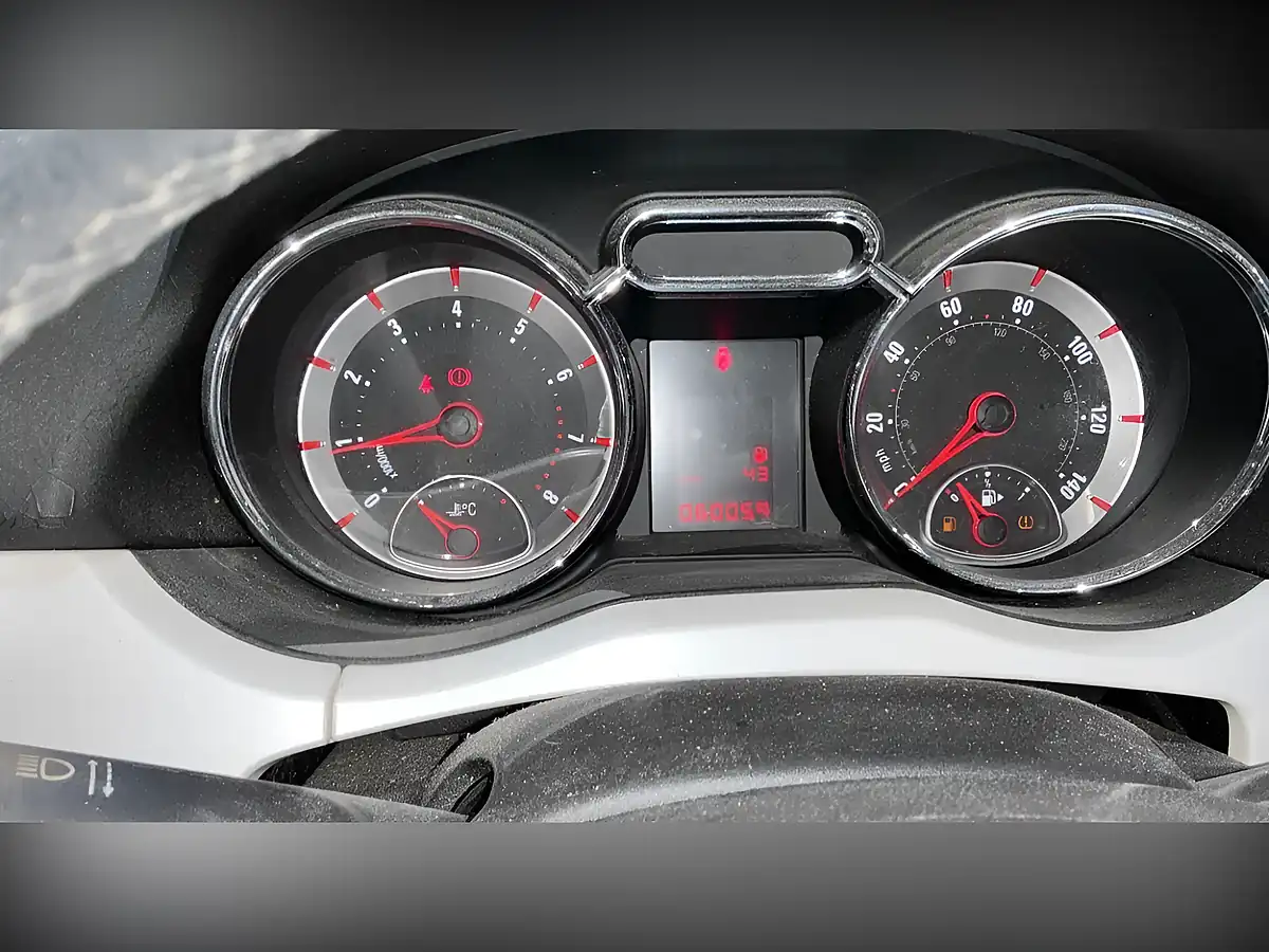 Used 2014 Vauxhall Adam Jam White - Interior and Exterior details 10
