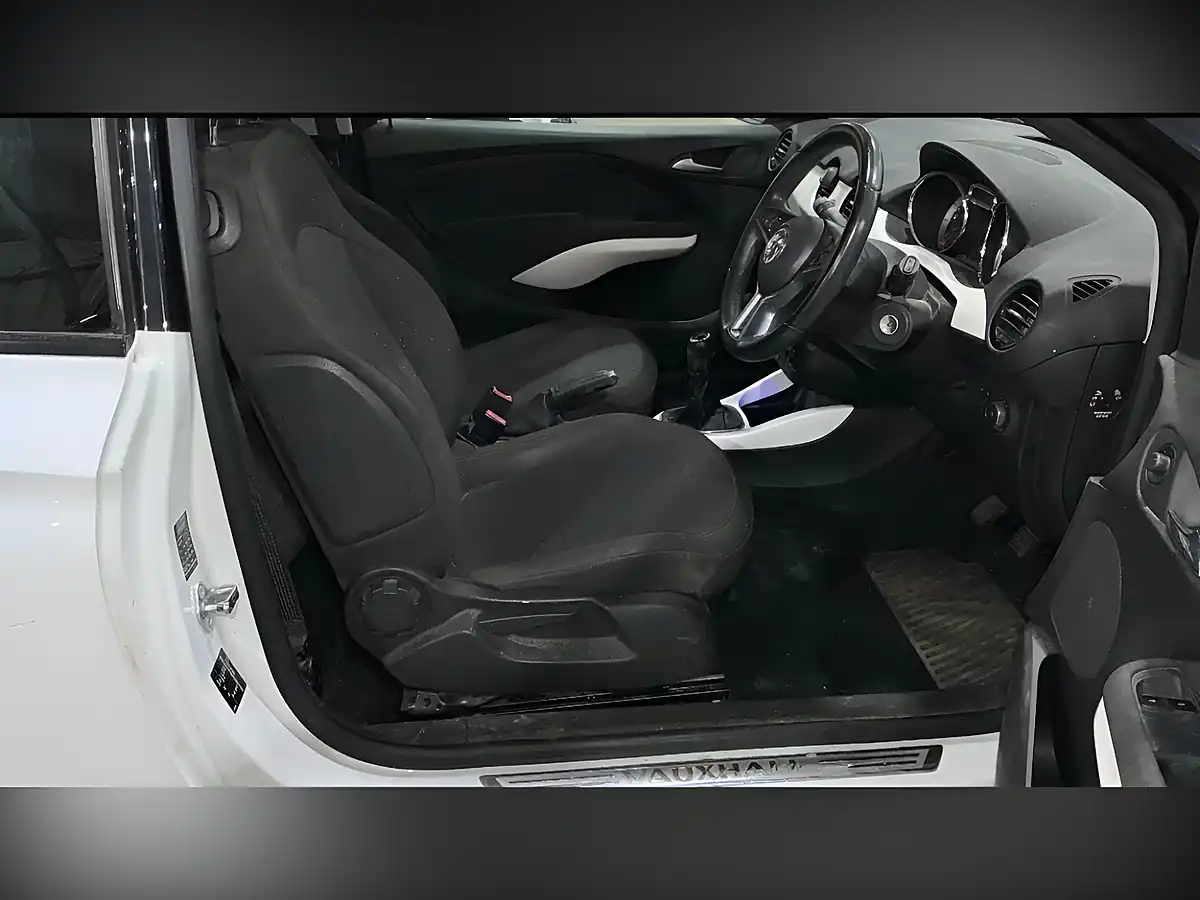 Used 2014 Vauxhall Adam Jam White - Interior and Exterior details 9