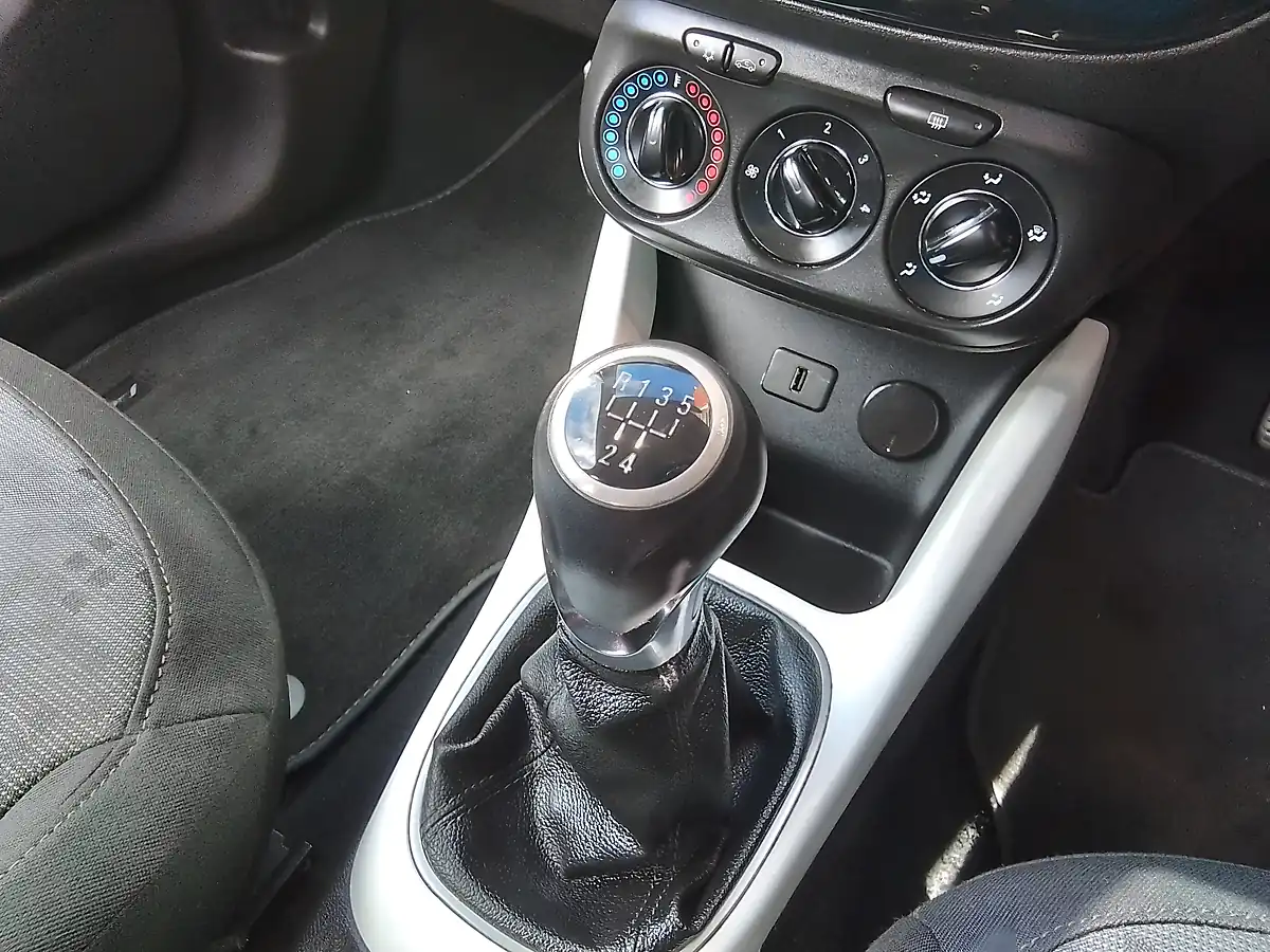 Used 2014 Vauxhall Adam Jam White - Interior and Exterior details 16