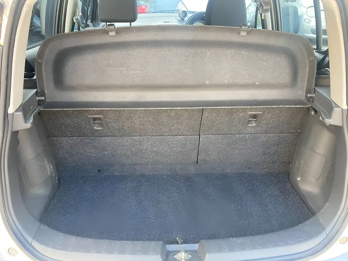 Used 2014 Vauxhall Agila S Silver - Interior and Exterior details 17