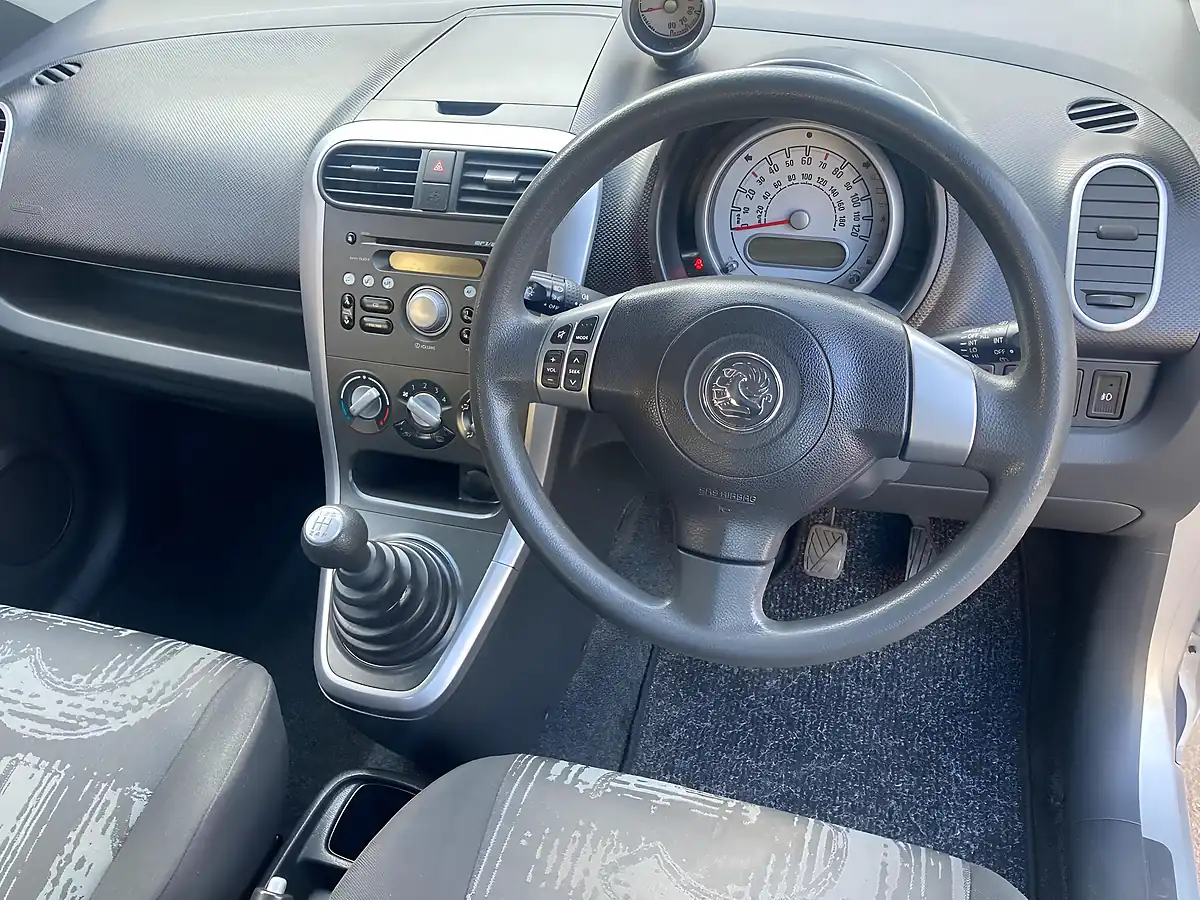 Used 2014 Vauxhall Agila S Silver - Interior and Exterior details 18
