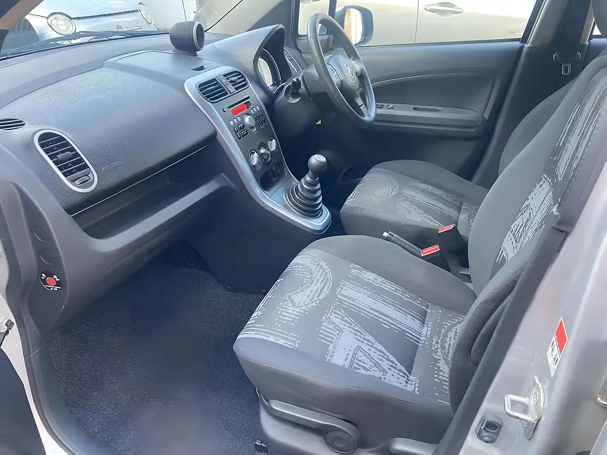 Used 2014 Vauxhall Agila S Silver - Interior and Exterior details 19