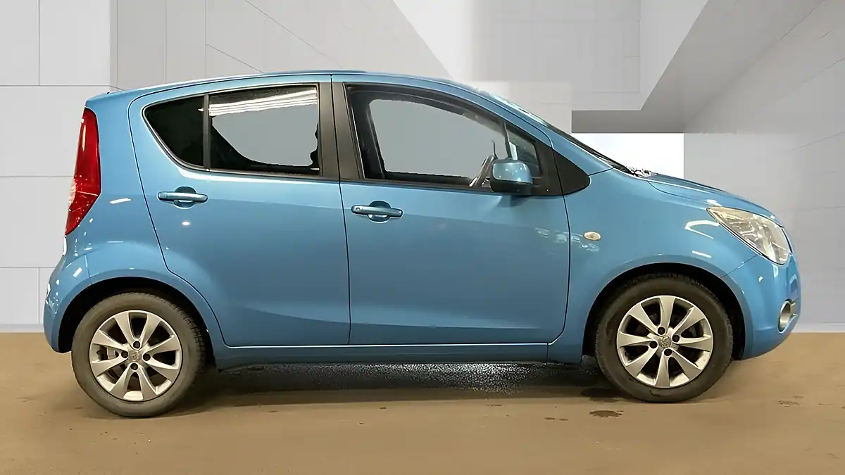 Used 2014 Vauxhall Agila Se Blue - Interior and Exterior details 5