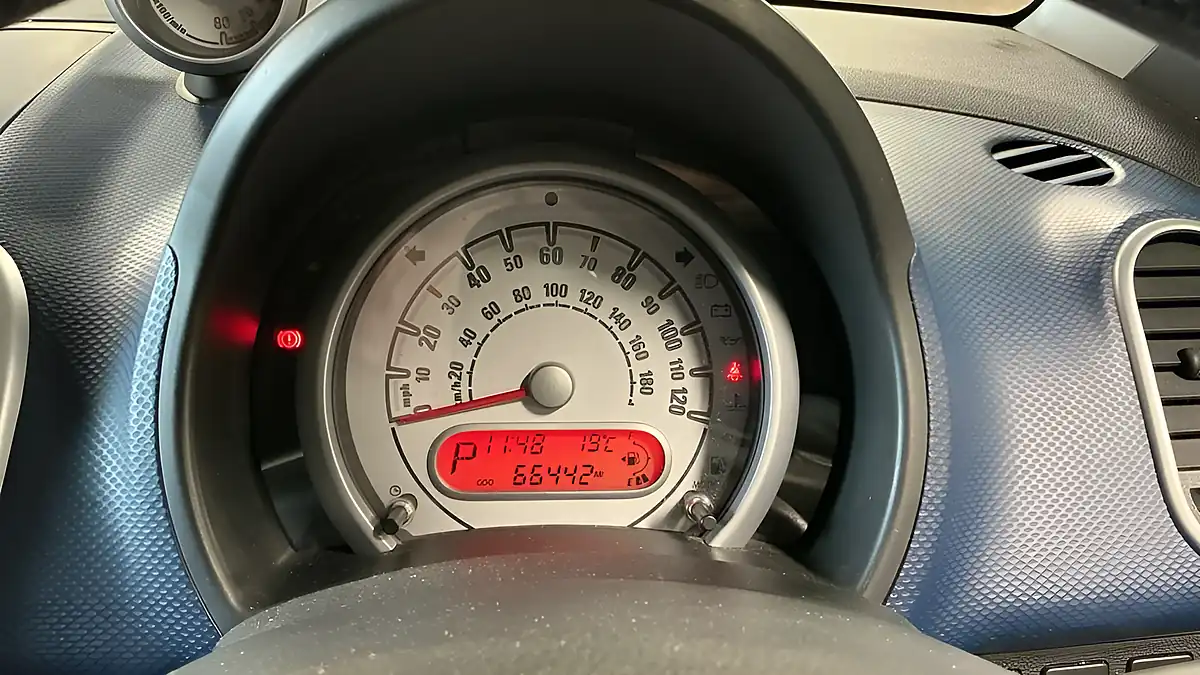 Used 2014 Vauxhall Agila Se Blue - Interior and Exterior details 7