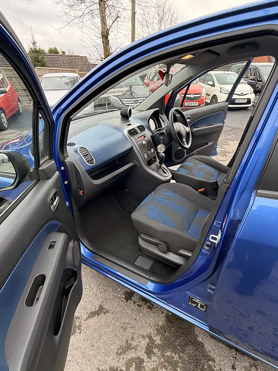 Used 2014 Vauxhall Agila Se Blue - Interior and Exterior details 15
