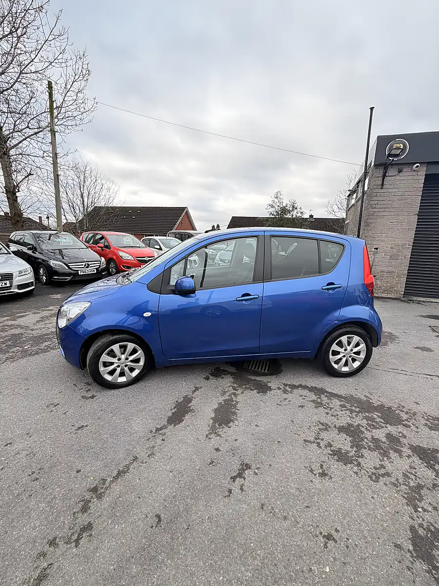 Used 2014 Vauxhall Agila Se Blue - Interior and Exterior details 4