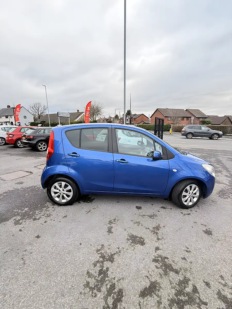 Used 2014 Vauxhall Agila Se Blue - Interior and Exterior details 8