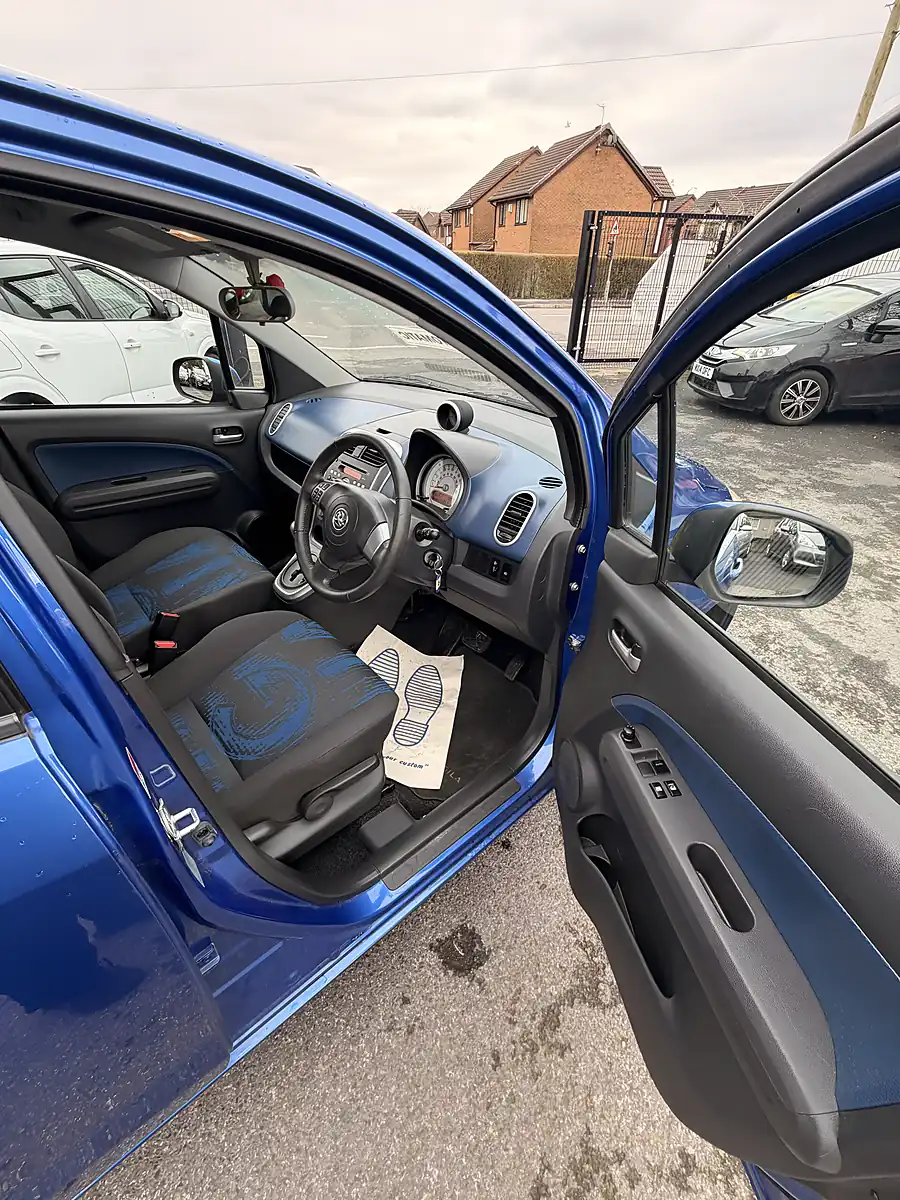 Used 2014 Vauxhall Agila Se Blue - Interior and Exterior details 9